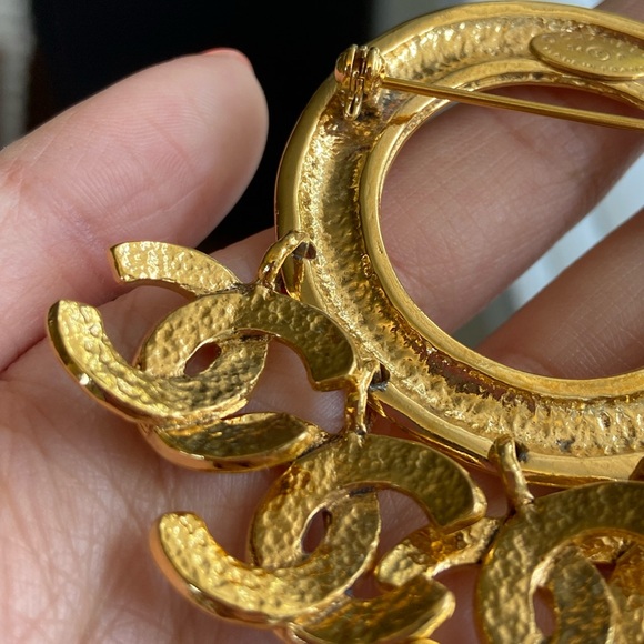 Chanel CC Multi Dangle Charm Brooch - Picture 6 of 8